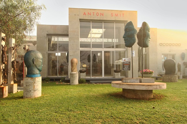 Outside-Main-Art-Gallery_Photo-by-Richard-Holmes (1)